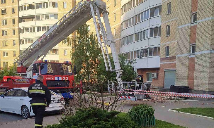 В Минске обрушился фасад жилой многоэтажки: что известно о ЧП