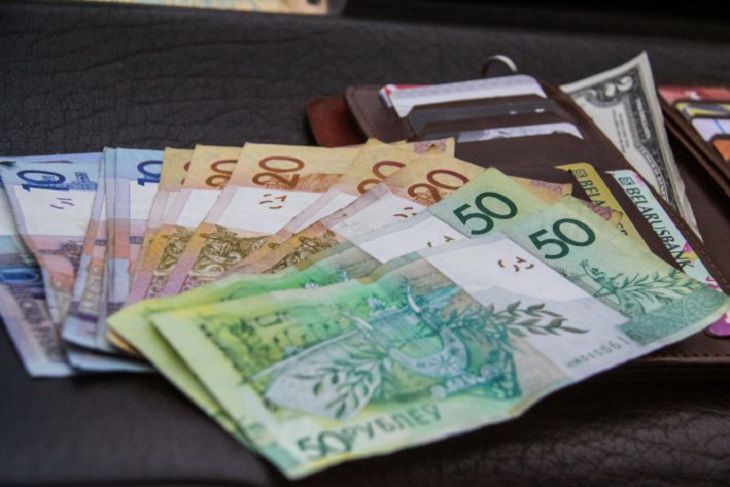 Названы самые высокие зарплаты Беларуси на старте лета 2024 года
