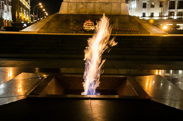 В Минске мужчина прикурил сигарету от Вечного огня: успел сделать несколько затяжек