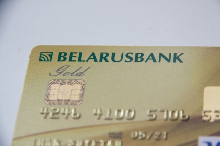 Белорусам рассказали, в каком банке можно открыть базовый счет для получения пенсии или пособия