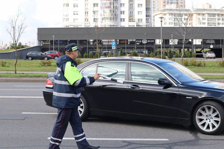 ГАИ рассказала белорусам, за кем следят на «гражданских» авто в утренних рейдах
