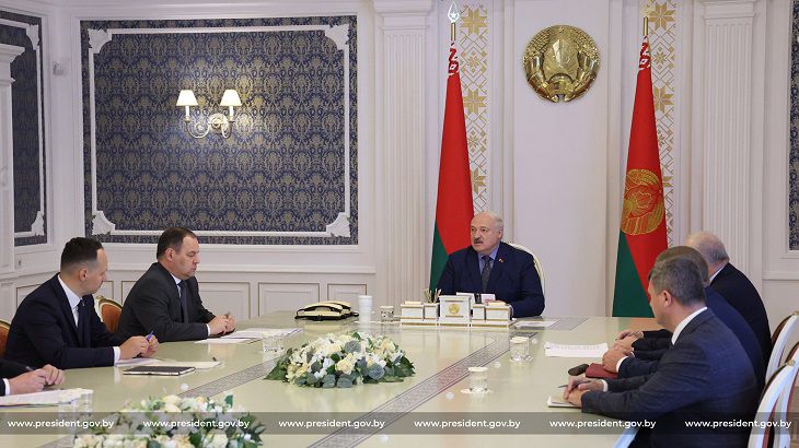Лукашенко на совещании рассказал, для кого в Беларуси нет санкций