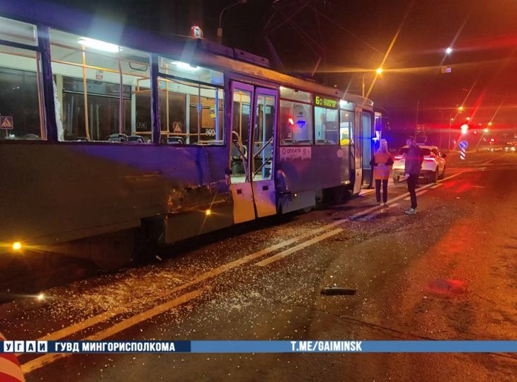 В Минске грузовик МАЗ врезался в трамвай, есть пострадавшие