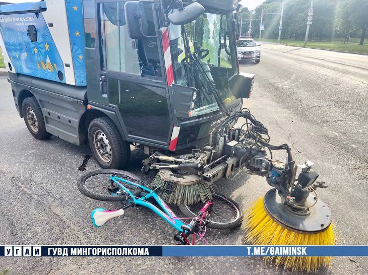 В Минске водитель подметально-уборочной машины сбил девочку на велосипеде