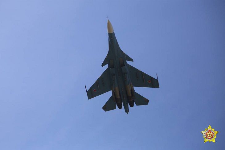 В Беларуси истребитель ВВС подняли в небо по тревоге