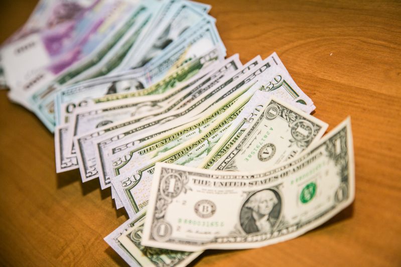 Доллар и евро вновь подорожали в Беларуси: итоги валютных торгов 2 июля