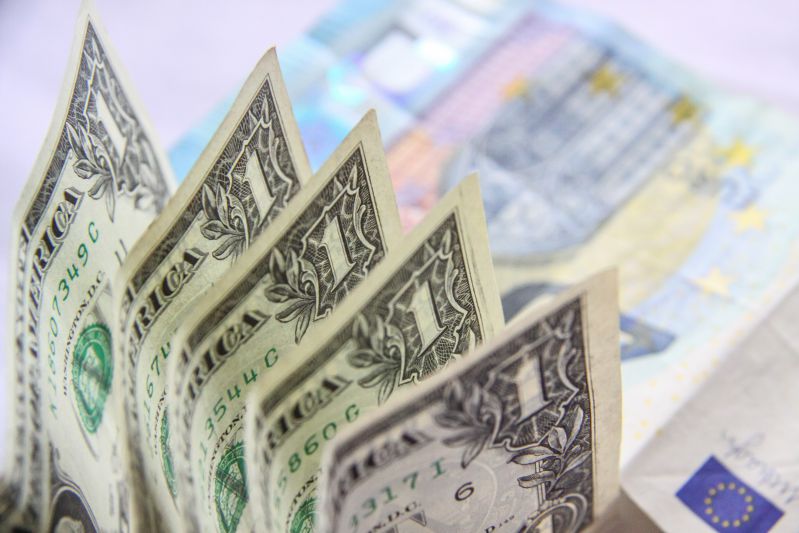 Доллар и евро подешевели. Итоги валютной недели в Беларуси