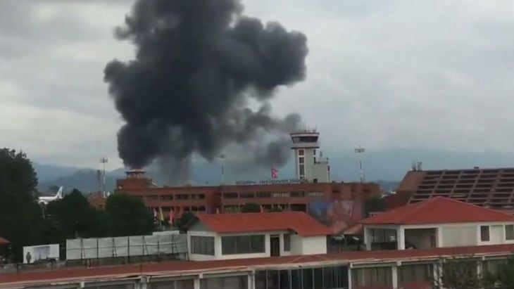 В Непале самолет при взлете загорелся: погибли 18 человек