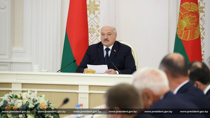 Лукашенко сказал, что ученые должны быть проводниками государственной позиции
