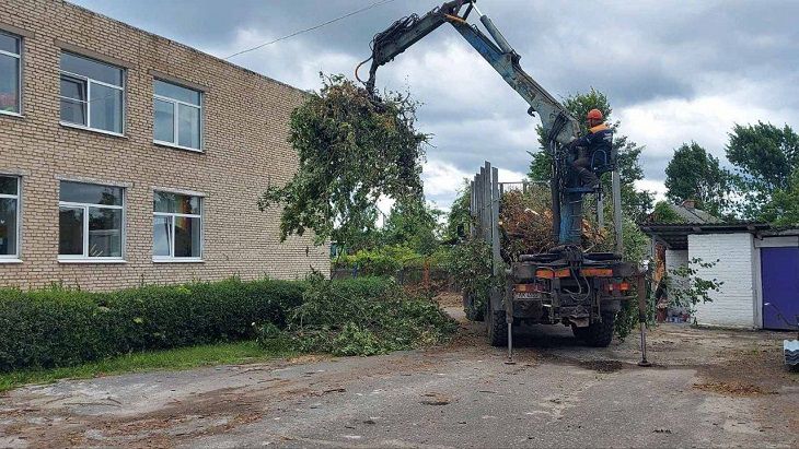 Ураган оставил без света более 1 900 населенных пунктов в Беларуси