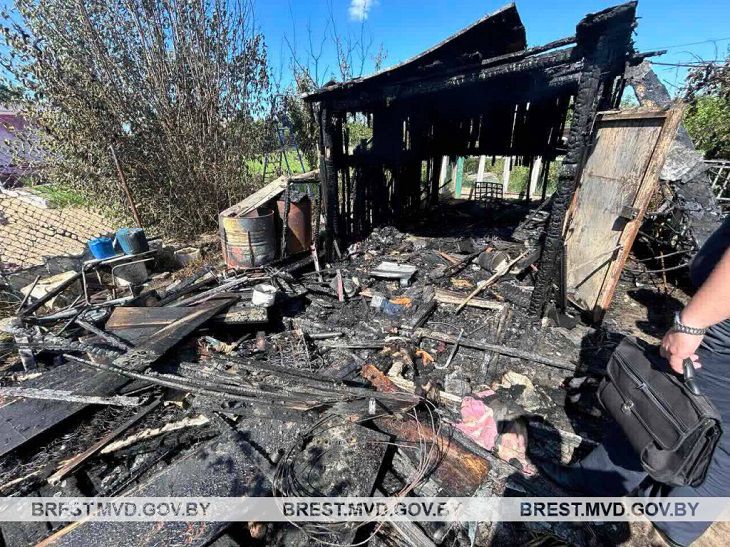 В Барановичах очень обидчивый сын сжег дом своей матери