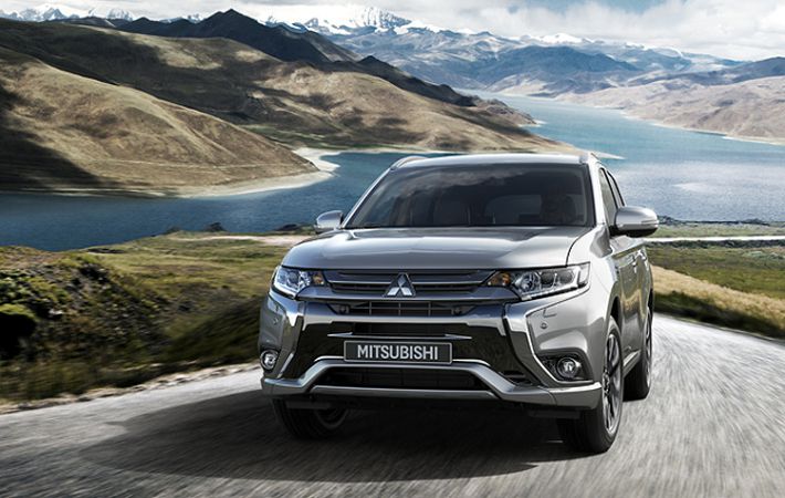 Toyota fight новый. Аутлендер PHEV 2021. Mitsubishi Outlander PHEV. Мицубиси Аутлендер PHEV. Аутлендер ПХЕВ 2020.