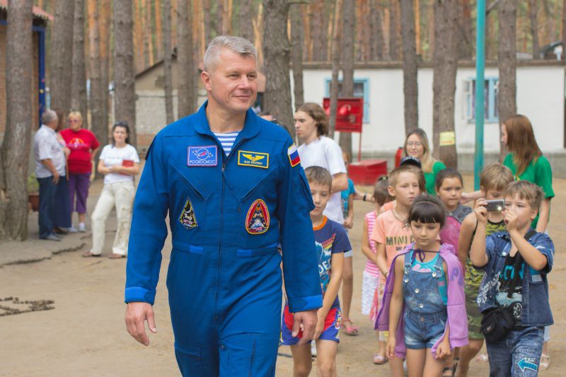 Олег новицкий фото с семьей