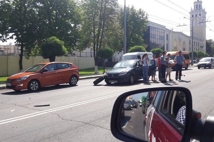 В Гомеле иномарка столкнулась с троллейбусом‍