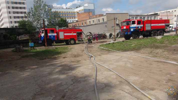 Пожар в гаражном боксе. Сгорел автомобиль