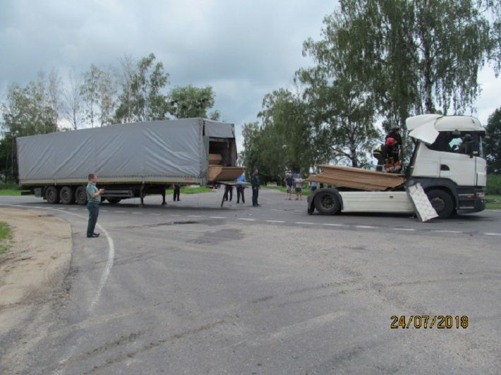 Водитель фуры пытался спасти велосипедиста, но погиб сам‍