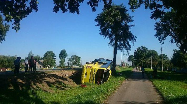 Туристический автобус перевернулся в Оршанском районе