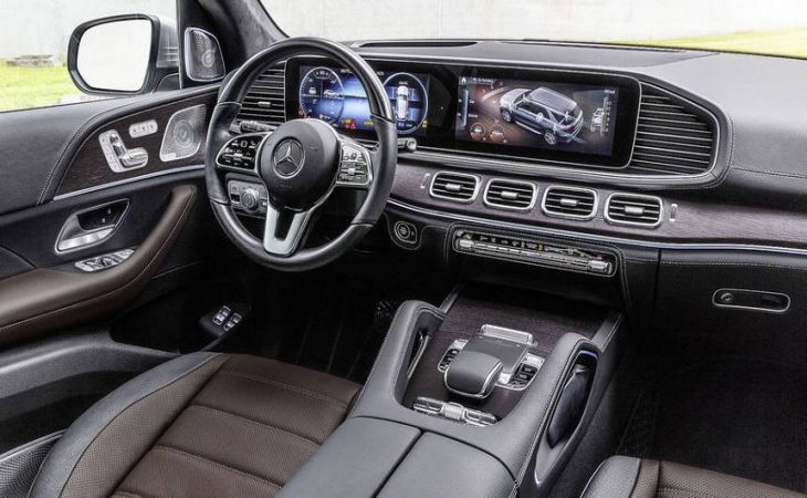 Новый кроссовер Mercedes GLE сможет сам выбираться из внедорожного плена