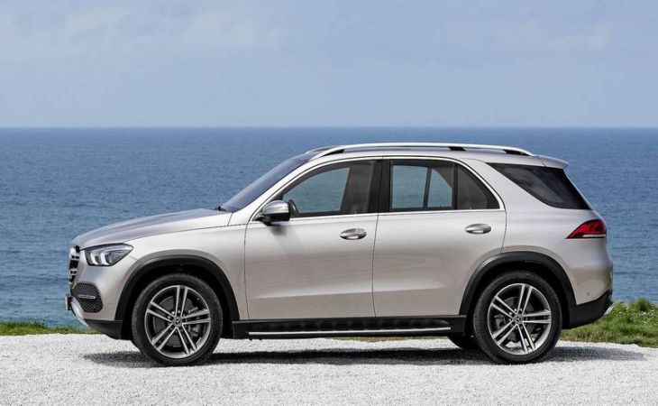 Новый кроссовер Mercedes GLE сможет сам выбираться из внедорожного плена