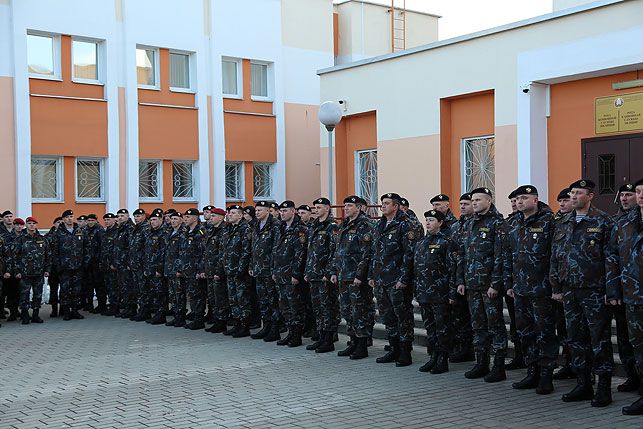 В Гомеле открыли памятный знак к 30-летию ОМОНа