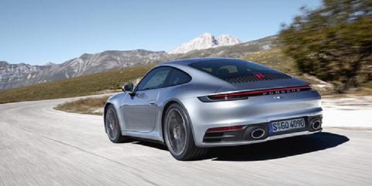 Porsche представила новейшую версию спортивного автомобиля Porsche 911