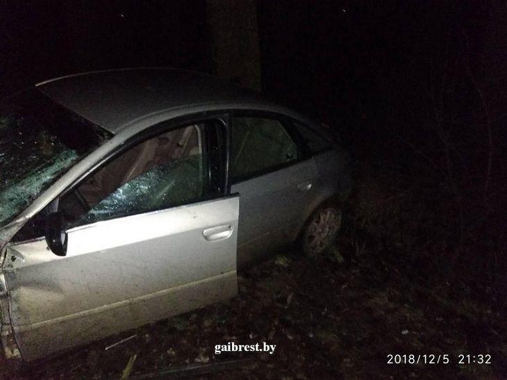 ДТП в Ляховичском районе: бесправник влетел в дерево