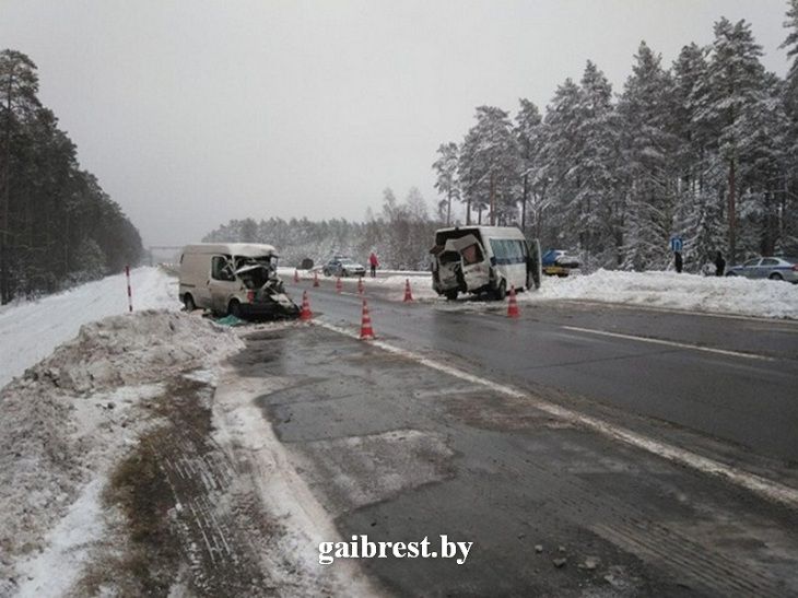 В Барановичском районе столкнулись два микроавтобуса