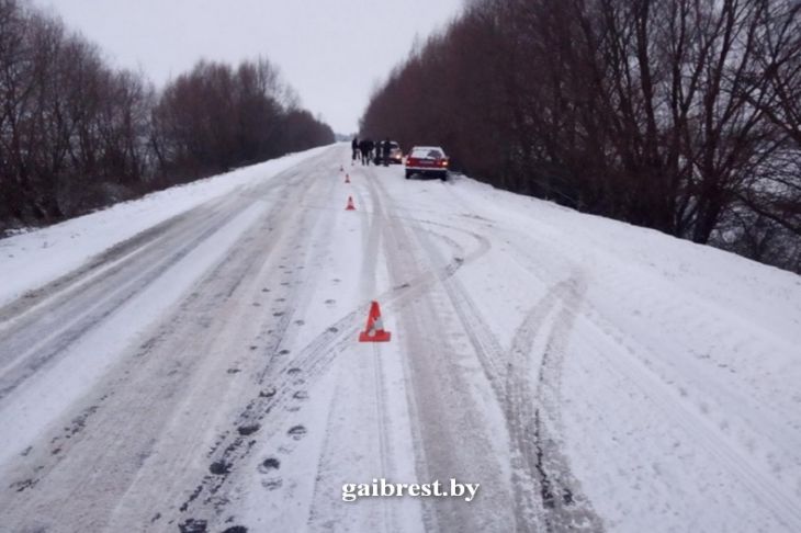 В Столинском районе автомобиль сбил велосипедиста