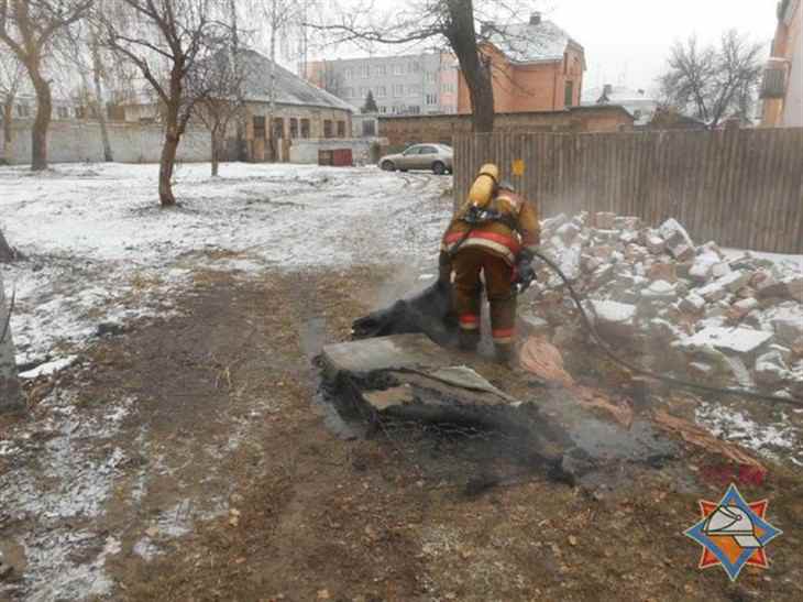 В Бобруйске прохожий спас пьяного мужчину из горящего дома