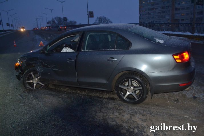 В Бресте автоледи выехала на встречку: пострадала школьница