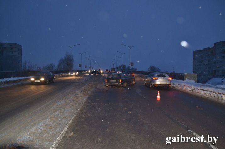 В Бресте автоледи выехала на встречку: пострадала школьница