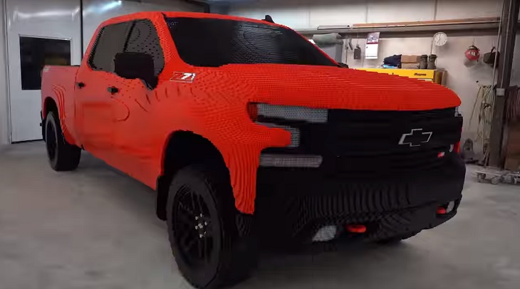 В США представили копию Chevrolet Silverado Trail из Lego