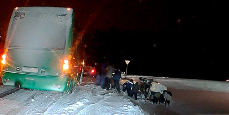 ДТП под Гродно: перевернулся бус с людьми