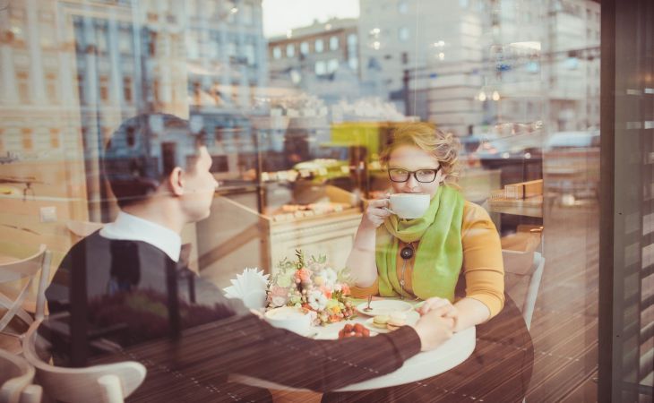 Какие ошибки совершают женщины на первом свидании