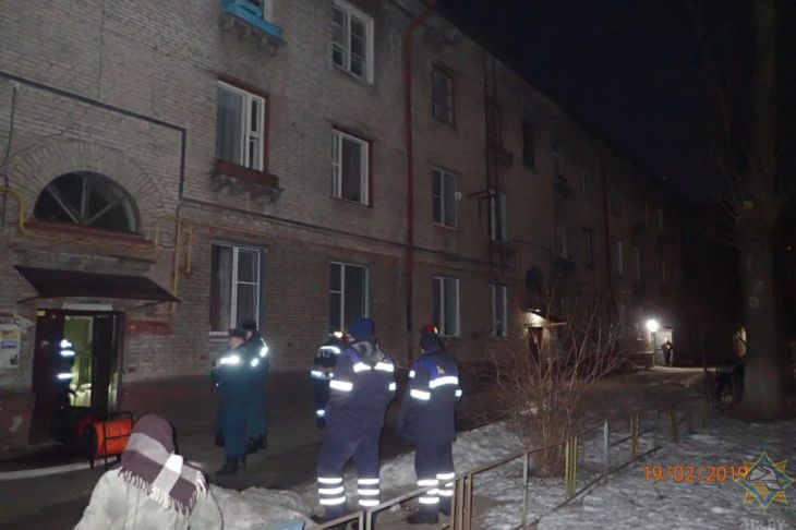 В Гомеле спасатели тушили пожар в подвале и обнаружили тело женщины