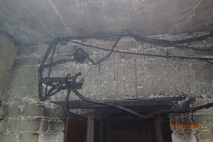 В Гомеле спасатели тушили пожар в подвале и обнаружили тело женщины