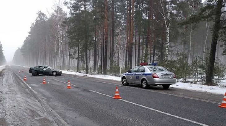 Легковушка опрокинулась в Лельчицком районе: пострадали две девушки