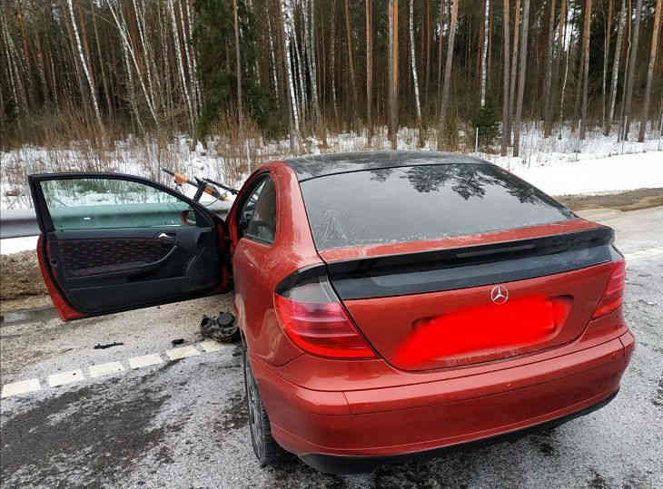 Под Белыничами «Мерседес» влетел в ограждение