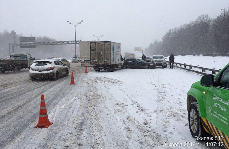 В Москве на кольцевой столкнулись около 40 авто, опубликовано видео 