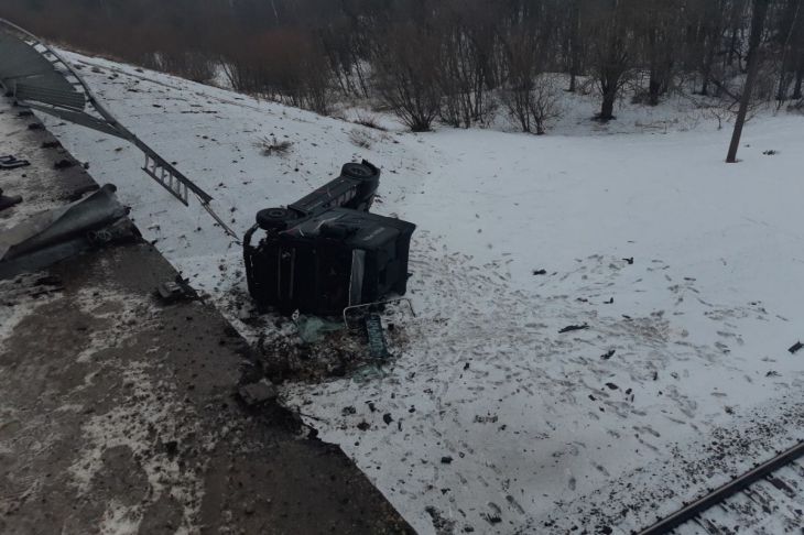  Тягач упал с моста на железнодорожные пути в Оршанском районе
