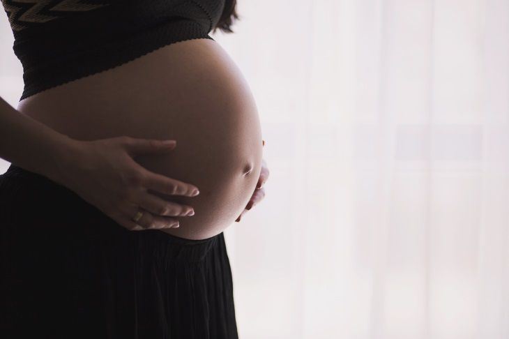 Ученые: крики на беременных женщин могут повредить слух будущего ребенка