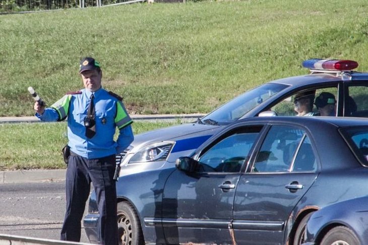 ГАИ и БРСМ Минска поздравят женщин-водителей с праздником