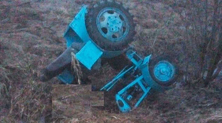 В Ивьевском районе в ДТП погиб водитель-бесправник самодельного трактора