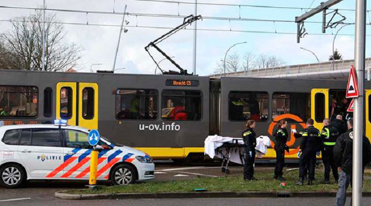 В Утрехте неизвестный расстреливал пассажиров трамвая  