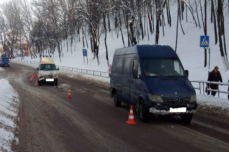 В Мозыре иномарка наехала на пешехода после столкновения с другим авто