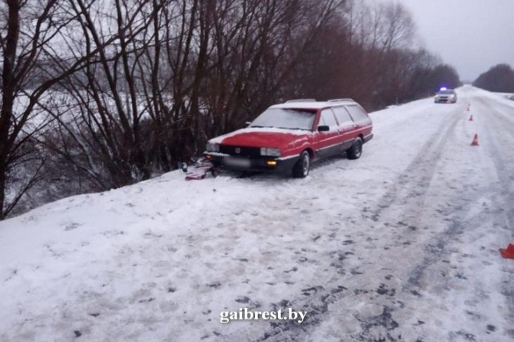 В Столинском районе автомобиль сбил велосипедиста