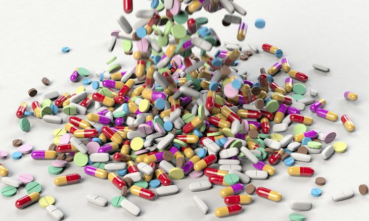 Ученые назвали самые вредные для желудка антибиотики