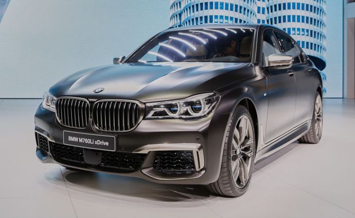 Названа цена самой длинной и мощной версии BMW 7