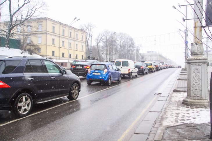 В мире стало меньше легковушек, фур и автобусов