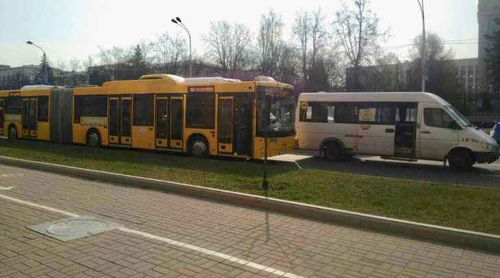  Автобус и маршрутка столкнулись в Минске